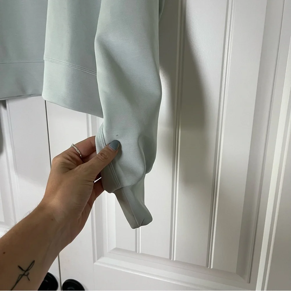 Lululemon Perfectly Oversized Cropped Crew in Sheer Blue Softstream Size 10 - Picture 5 of 8